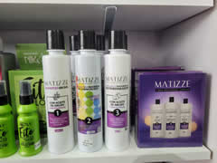 Distribuidora de Belleza Lucía Pallet. Barrio Cedritos, norte de Bogotá.  Venta de productos de belleza de líneas profesionales para maquillaje, cuidado de las manos, cabello.  Centro Comercial Futuro 140.