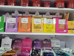 Distribuidora de Belleza Lucía Pallet. Barrio Cedritos, norte de Bogotá.  Venta de productos de belleza de líneas profesionales para maquillaje, cuidado de las manos, cabello.  Centro Comercial Futuro 140.