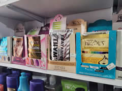 Distribuidora de Belleza Lucía Pallet. Barrio Cedritos, norte de Bogotá.  Venta de productos de belleza de líneas profesionales para maquillaje, cuidado de las manos, cabello.  Centro Comercial Futuro 140.