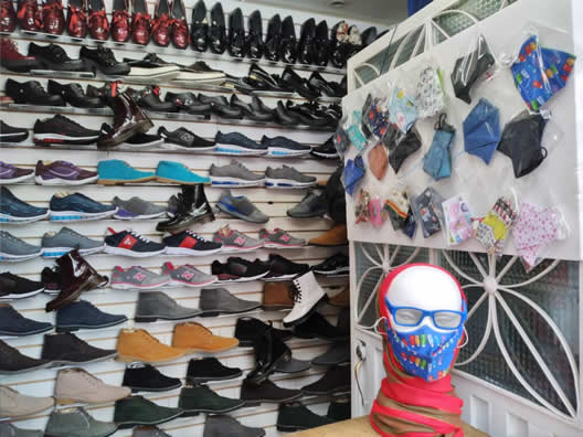 Remontadora para calzado, bolsos, maletas, chaquetas, cuero, tinturas, zapatos, botas, maletines, arreglo, reparación, cremalleras, carteras.