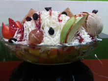 Cedritos, Bogotá. Frutería y Heladería 147. Domicilios. Helados, Malteadas, Banana split, Jugos naturales, Pan de bono.